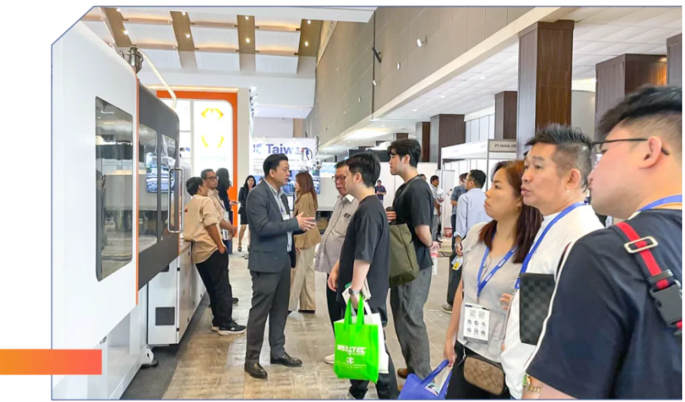 深耕印尼40年，就是这么自信！ | 震雄亮相印尼国际塑料橡胶展